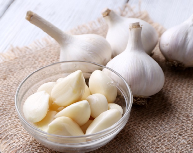 Life Hacks Volume 1: How to Peel Garlic and More