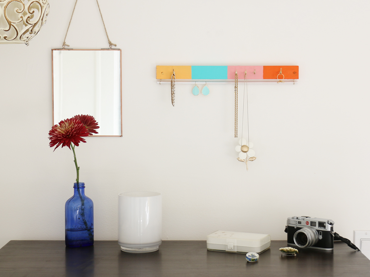 Redecorate Your Bedroom: DIY Jewelry Holder