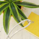 The rope should be threaded through the key ring at the top.