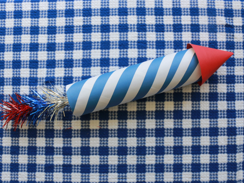 This rocket piñata will be the centerpiece of your Fourth of July party table. Paper piñata rocket